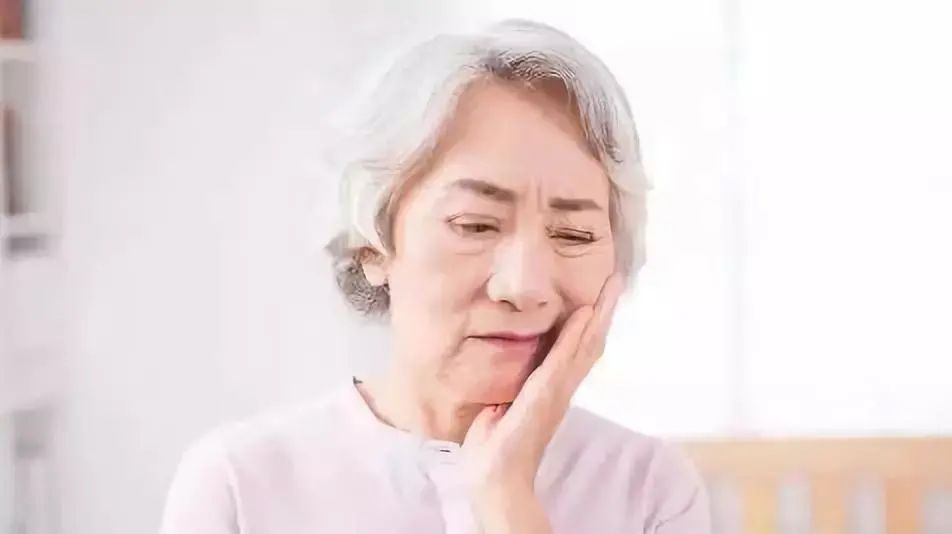 种植牙不精准会出现什么问题呢？